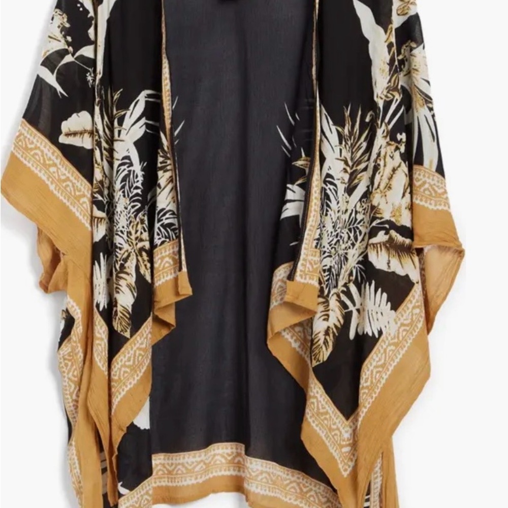 Vince Camuto Black and Gold Patterned Wrap